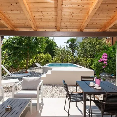 Nyaraló With Garden And Private Pool *