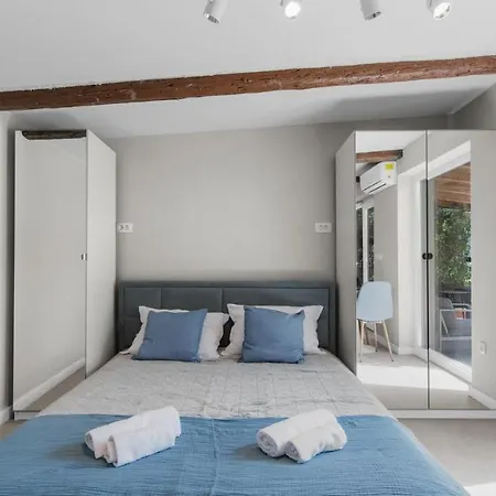 With Garden And Private Pool * Karpinjan
