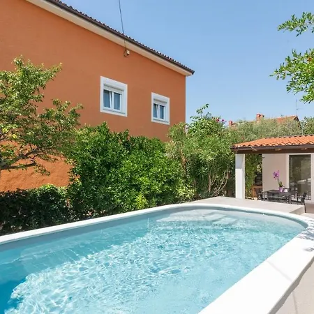 With Garden And Private Pool Holiday home Karpinjan