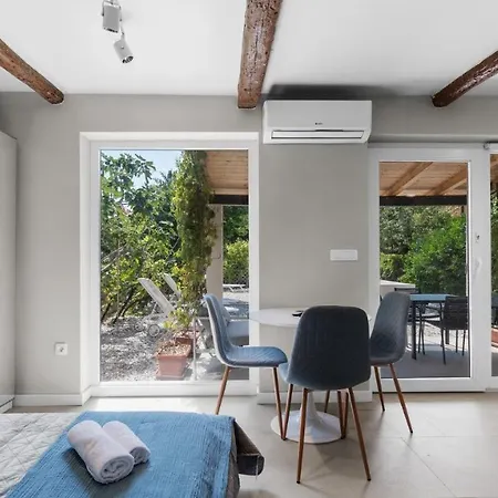 With Garden And Private Pool Holiday home