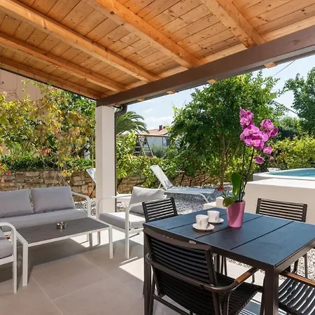 With Garden And Private Pool Holiday home *